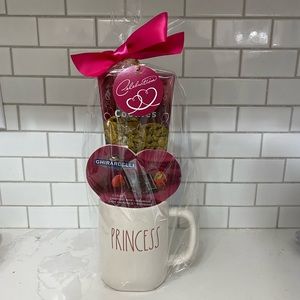 NWT RAE DUNN PRINCESS VALENTINES MUG GIFT SET